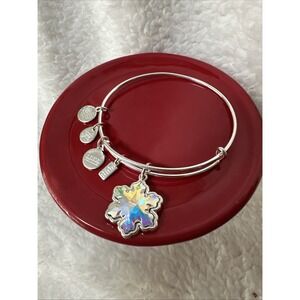 Alex and Ani Snowflake Bracelet 2018 Holiday Shiny Silver Swarovski Crystal ❄️